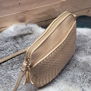 Elegant Tan Woven Crossbody Bag